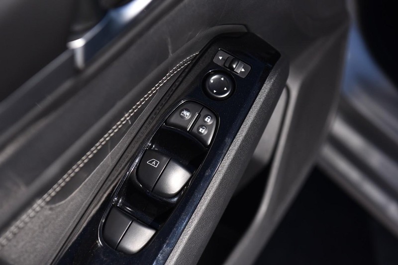 Nissan Altima Vehicle Image 08