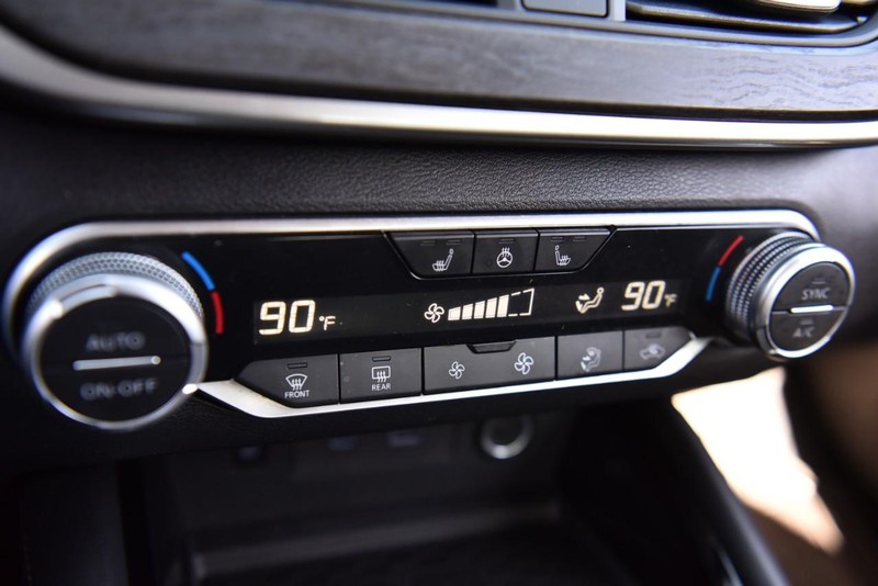 Nissan Altima Vehicle Image 13