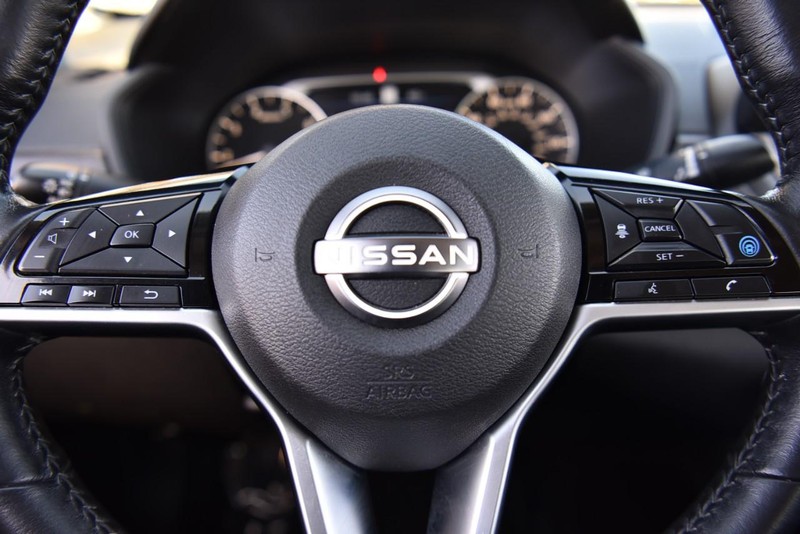 Nissan Altima Vehicle Image 17
