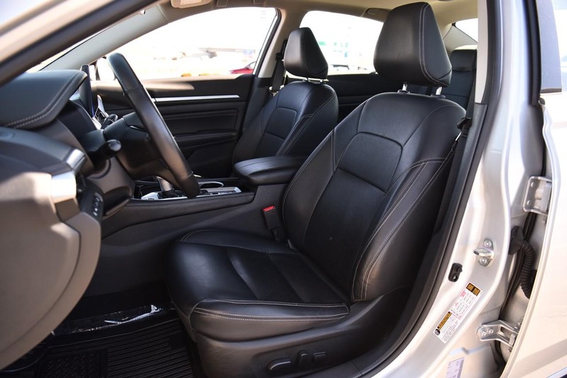 Nissan Altima Vehicle Image 18