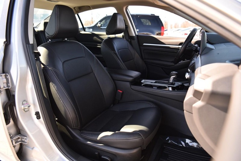 Nissan Altima Vehicle Image 19