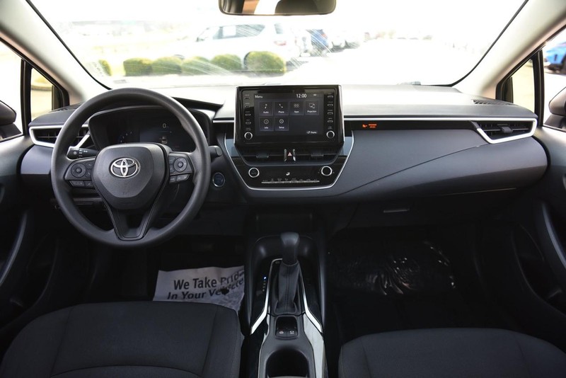 Toyota Corolla Hybrid Vehicle Image 07