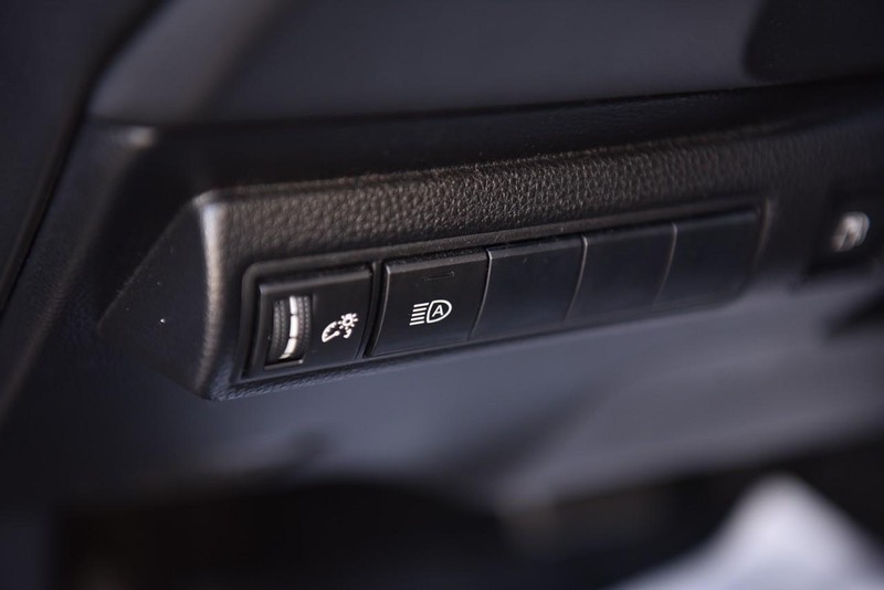Toyota Corolla Hybrid Vehicle Image 09