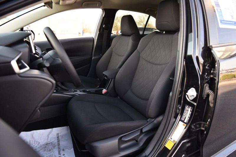 Toyota Corolla Hybrid Vehicle Image 17