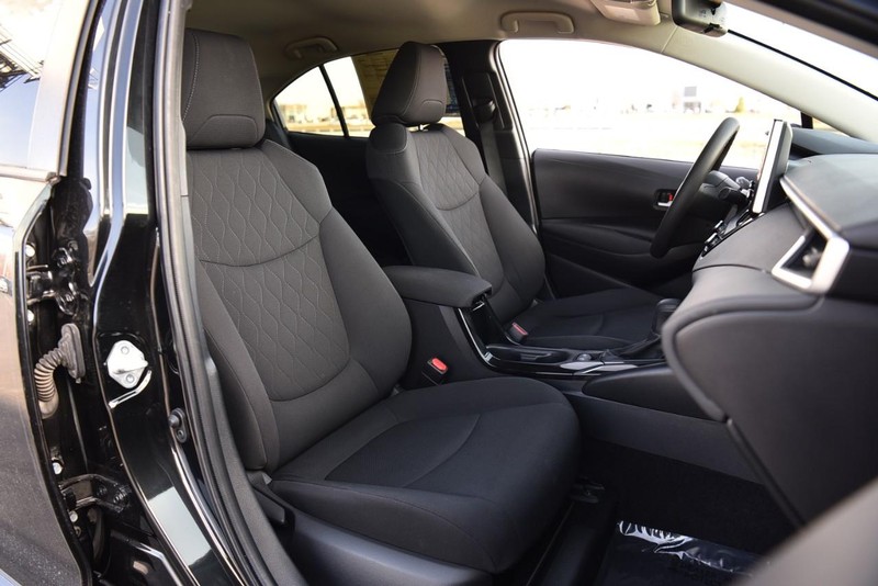 Toyota Corolla Hybrid Vehicle Image 18