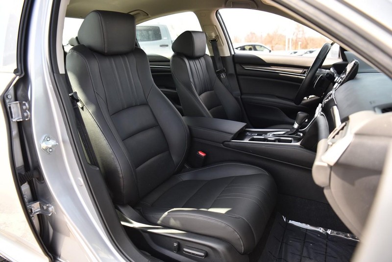 Honda Accord Sedan Vehicle Image 20