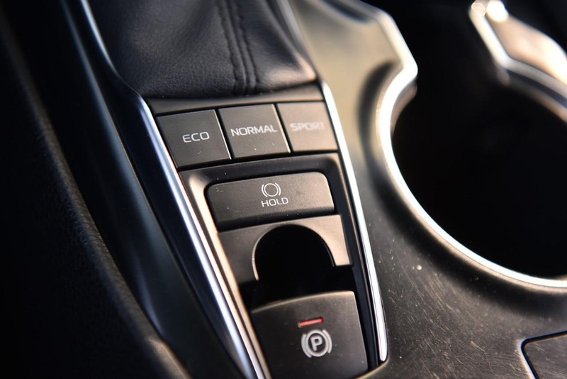 Toyota Camry Vehicle Image 15