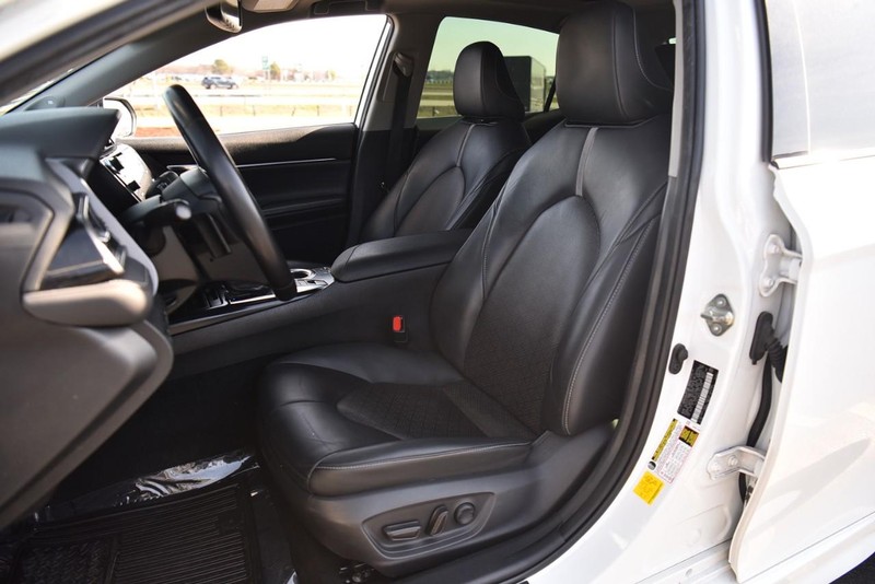 Toyota Camry Vehicle Image 19