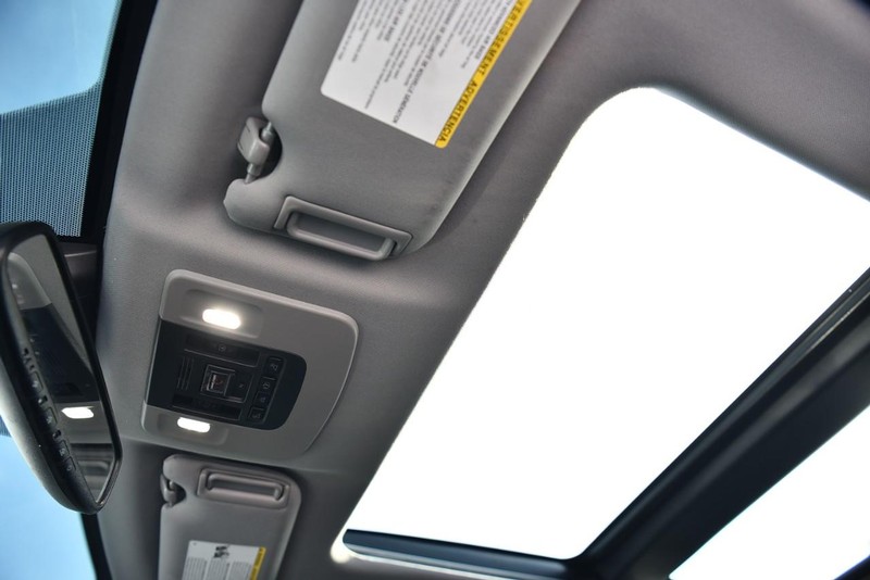 Toyota Camry Vehicle Image 21