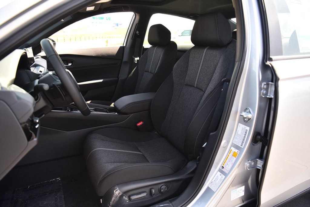 Honda Accord Hybrid Vehicle Image 19