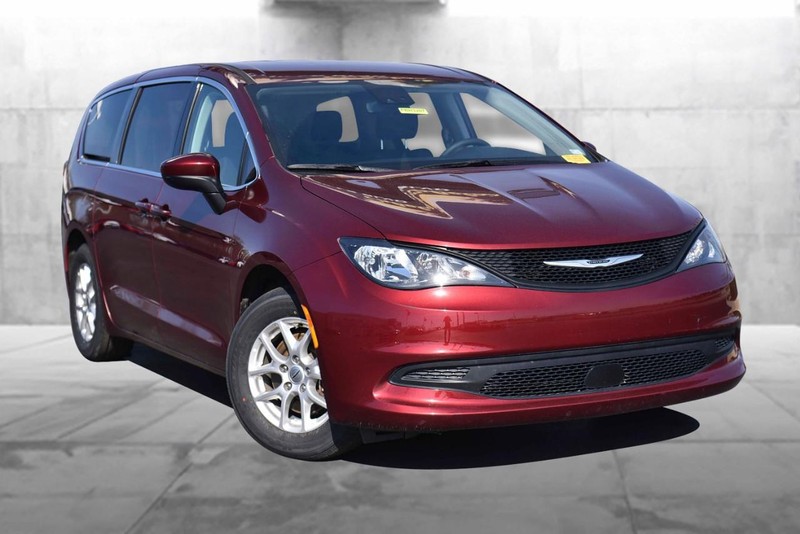 Chrysler Voyager Vehicle Image 02