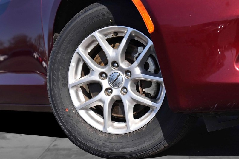 Chrysler Voyager Vehicle Image 03