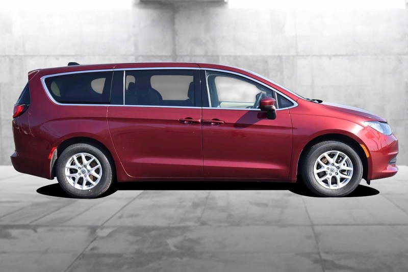 Chrysler Voyager Vehicle Image 05