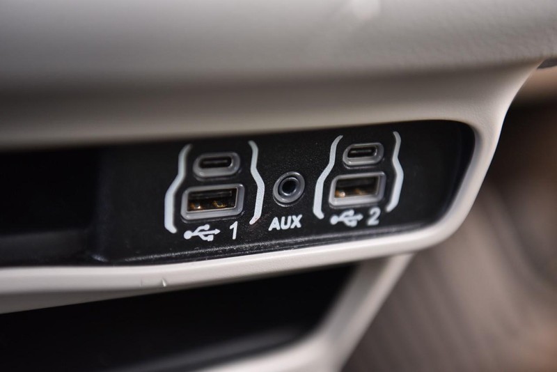 Chrysler Voyager Vehicle Image 14