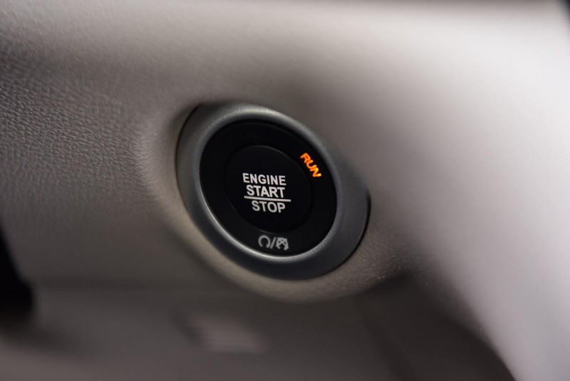 Chrysler Voyager Vehicle Image 16