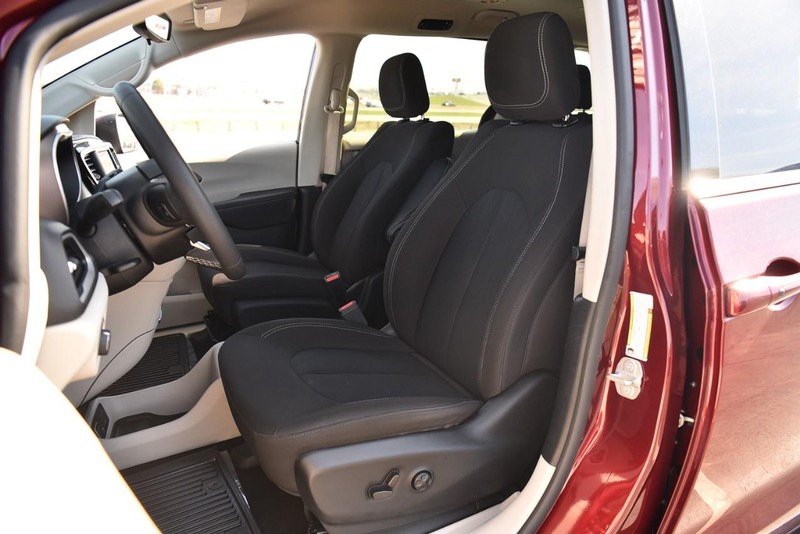 Chrysler Voyager Vehicle Image 18