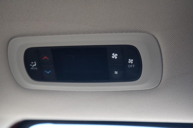 Chrysler Voyager Vehicle Image 21