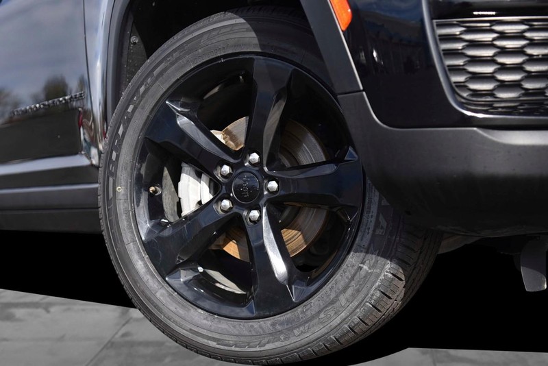 Jeep Grand Cherokee Vehicle Image 03