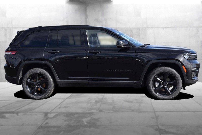 Jeep Grand Cherokee Vehicle Image 05
