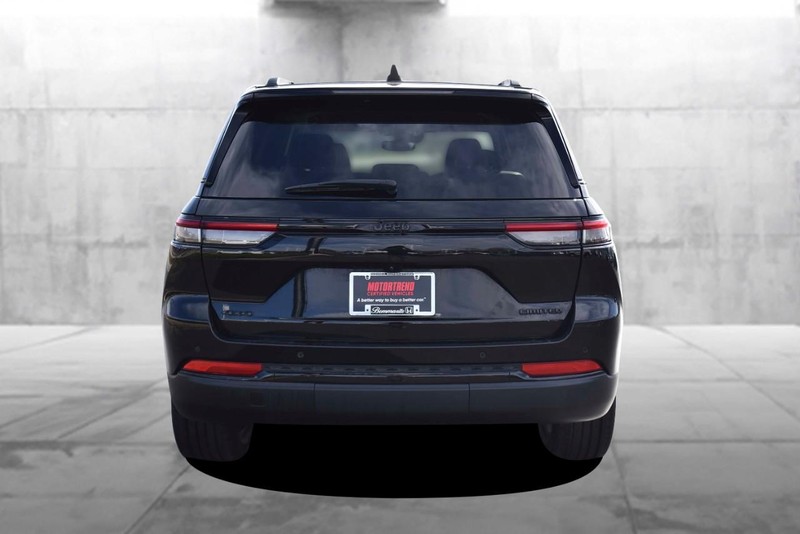 Jeep Grand Cherokee Vehicle Image 06