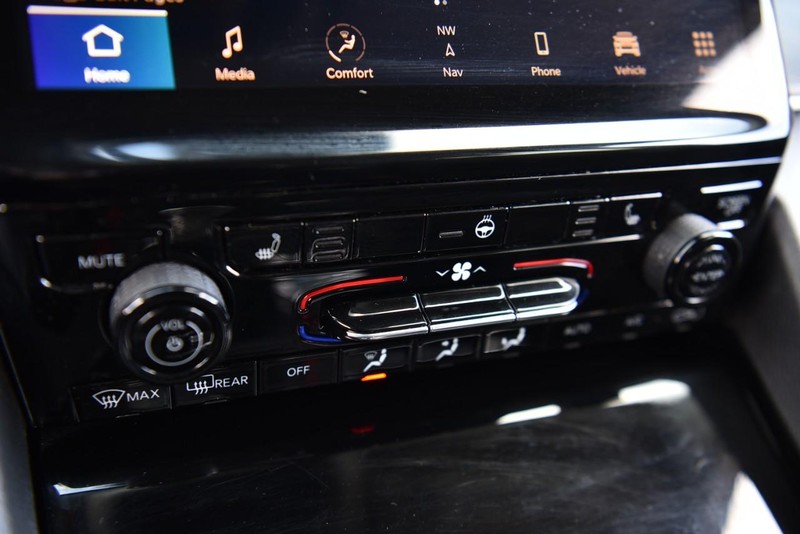 Jeep Grand Cherokee Vehicle Image 15