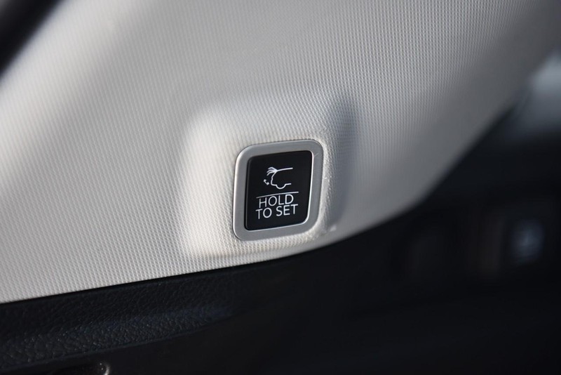 Jeep Grand Cherokee Vehicle Image 27