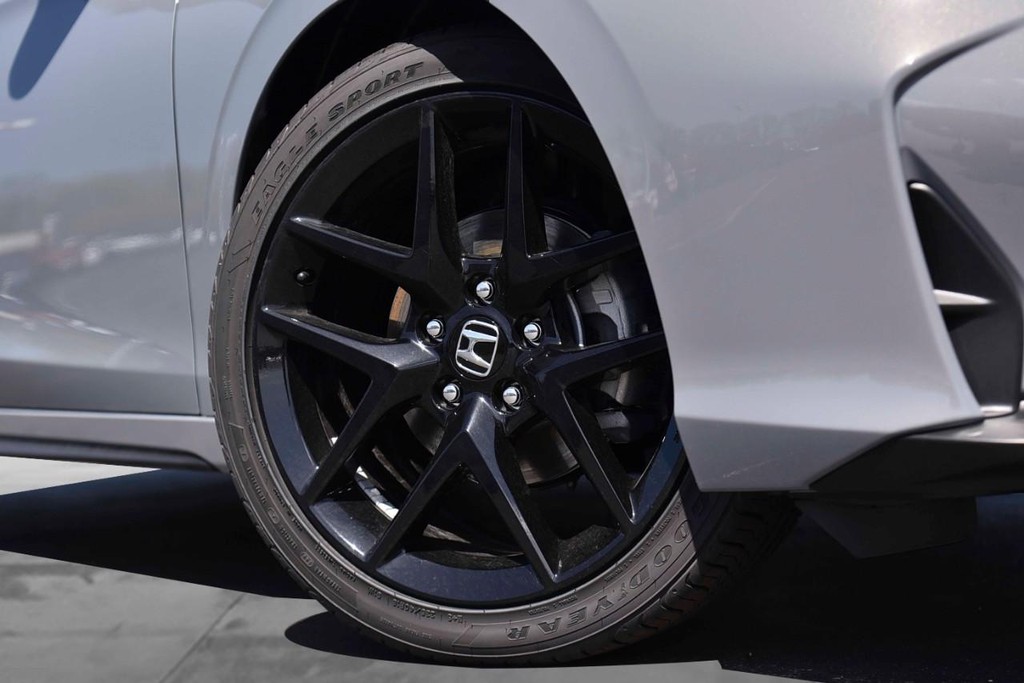 Honda Civic Hatchback Vehicle Image 03