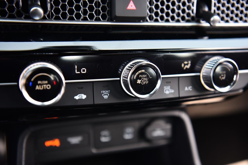 Honda Civic Hatchback Vehicle Image 13