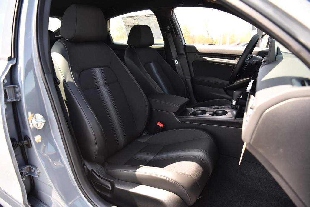 Honda Civic Hatchback Vehicle Image 19