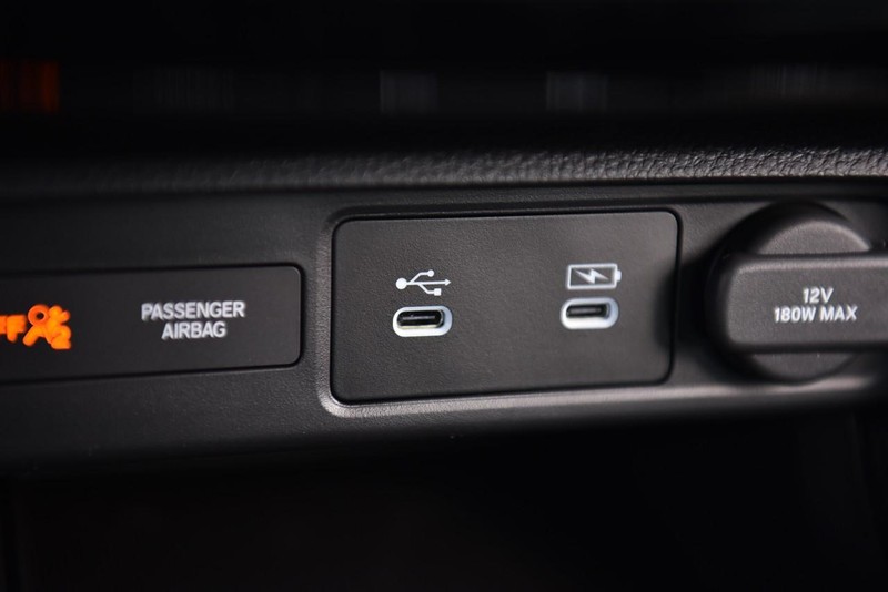Honda Civic Hatchback Vehicle Image 14