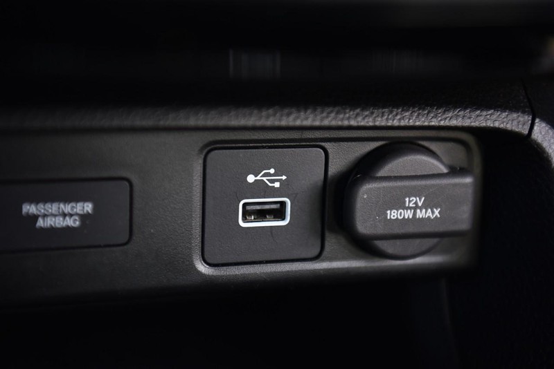 Honda Civic Hatchback Vehicle Image 13