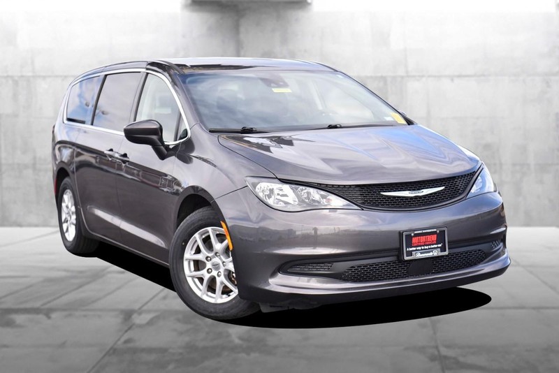 Chrysler Voyager Vehicle Image 02