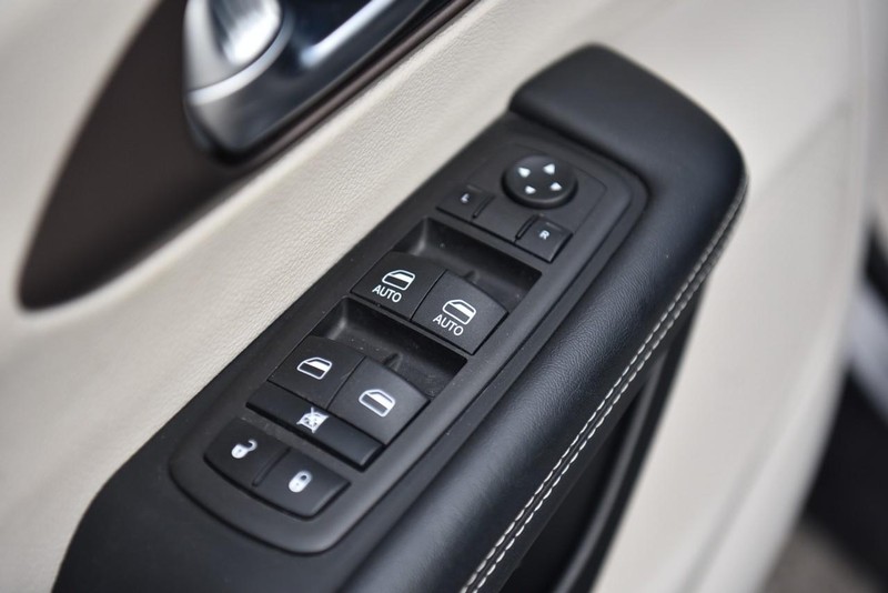 Chrysler Voyager Vehicle Image 08