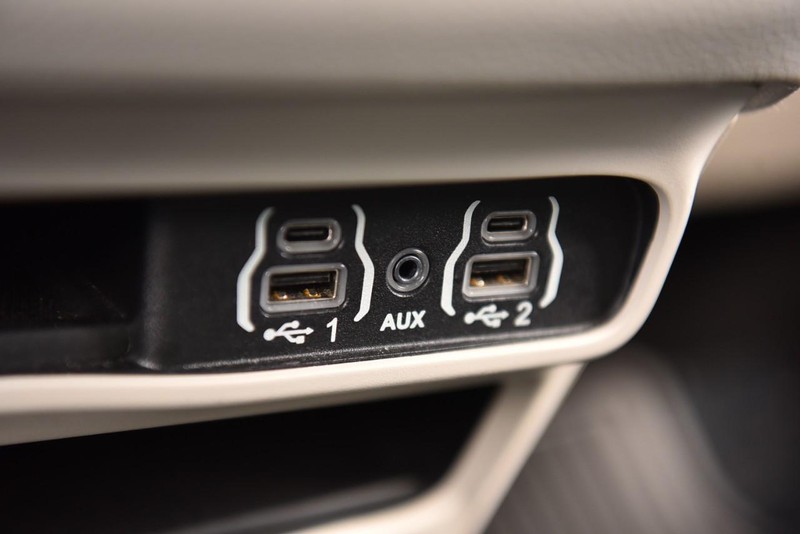 Chrysler Voyager Vehicle Image 14