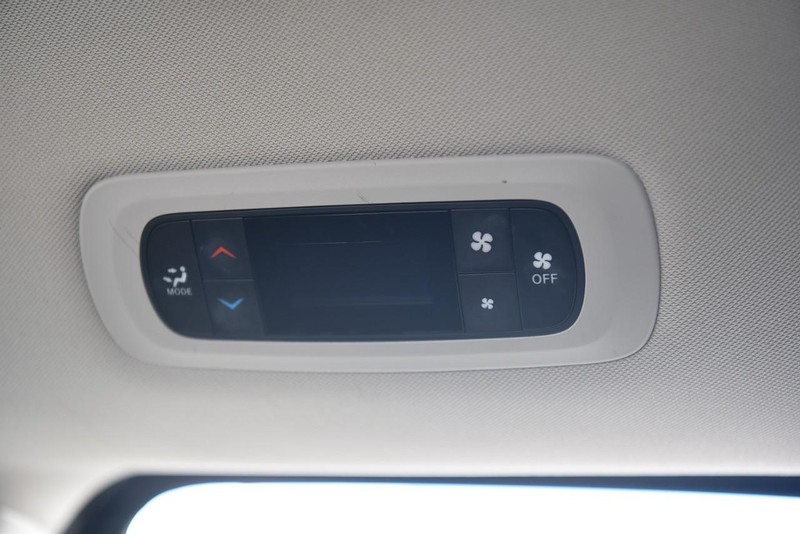Chrysler Voyager Vehicle Image 21