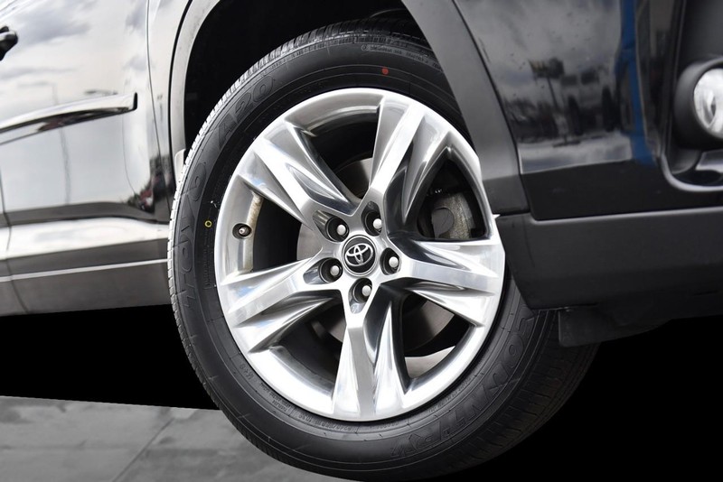 Toyota Highlander Vehicle Image 03