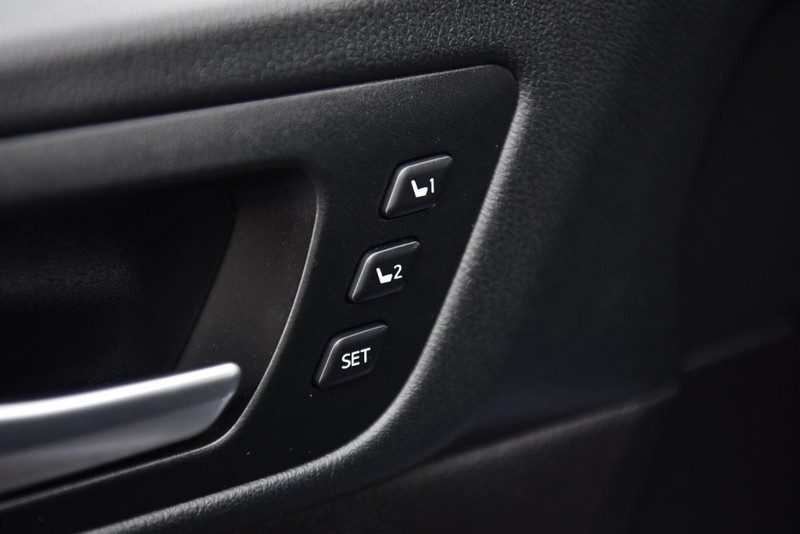 Toyota Highlander Vehicle Image 10