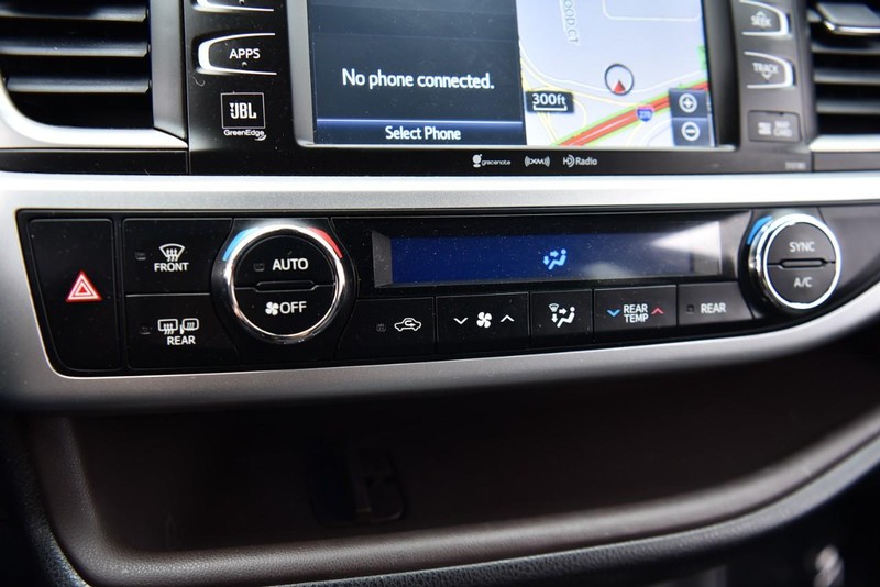 Toyota Highlander Vehicle Image 16