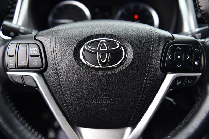 Toyota Highlander Vehicle Image 21