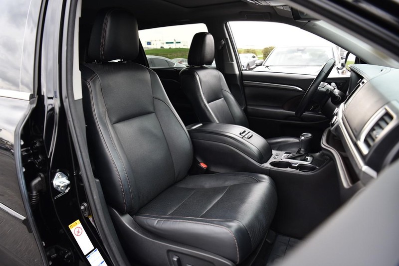 Toyota Highlander Vehicle Image 23