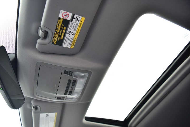 Toyota Highlander Vehicle Image 24