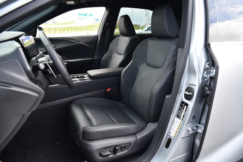 Lexus RX Vehicle Image 21