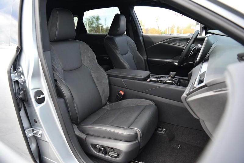 Lexus RX Vehicle Image 22