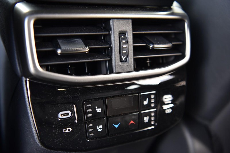 Lexus RX Vehicle Image 25