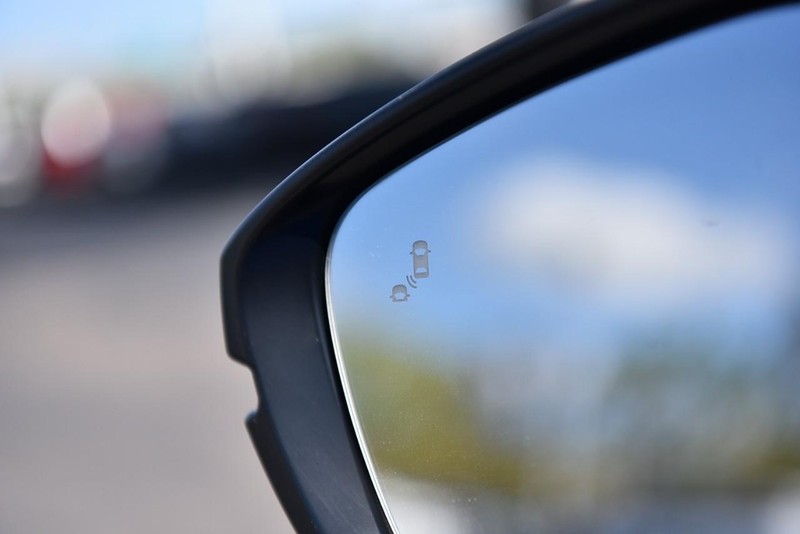 Honda Civic Hatchback Vehicle Image 09