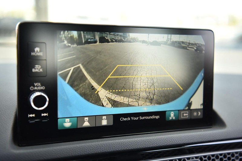 Honda Civic Hatchback Vehicle Image 12