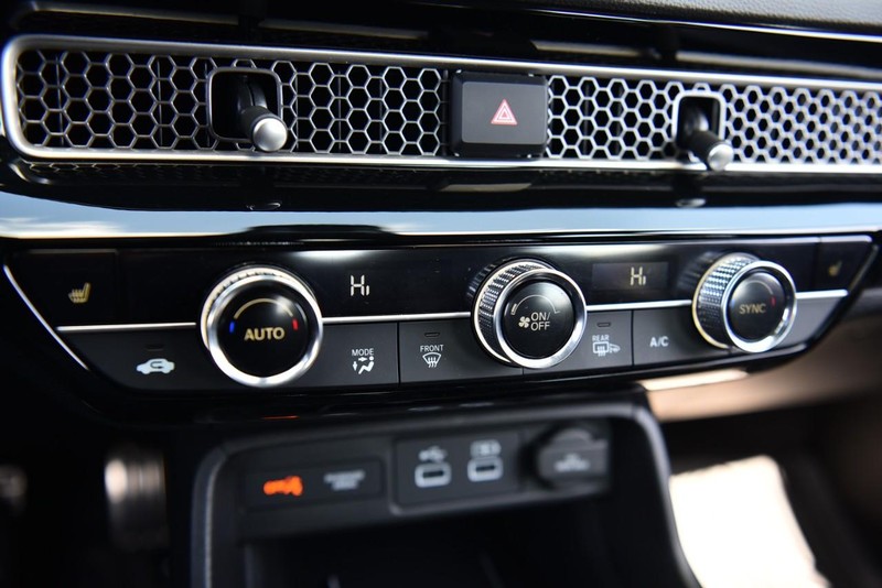 Honda Civic Hatchback Vehicle Image 13