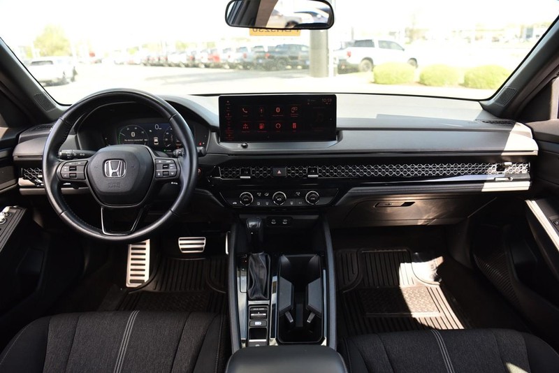 Honda Accord Hybrid Vehicle Image 07