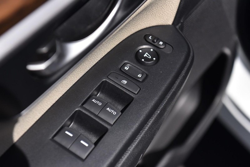 Honda CR-V Vehicle Image 08