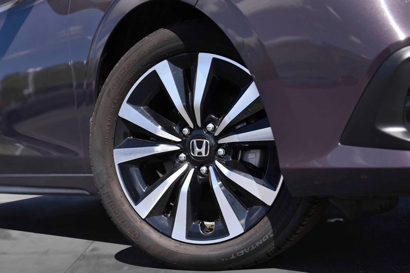 Honda Civic Hatchback Vehicle Image 03